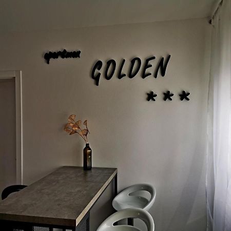 奥西耶克Golden - Self Check In公寓 外观 照片